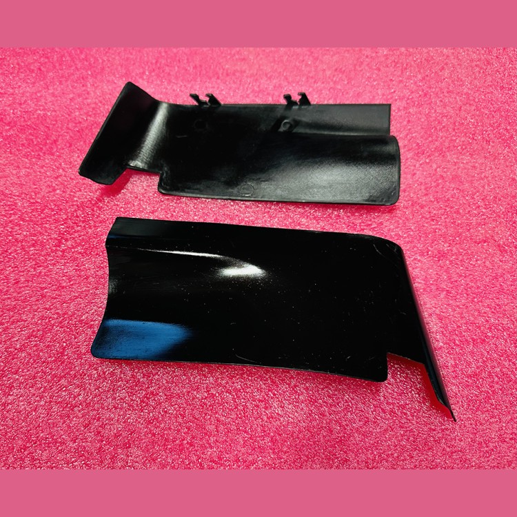 Крышка устья поручня внутренняя нижняя правая/верхняя левая изогнутая XAA384KH1 Otis